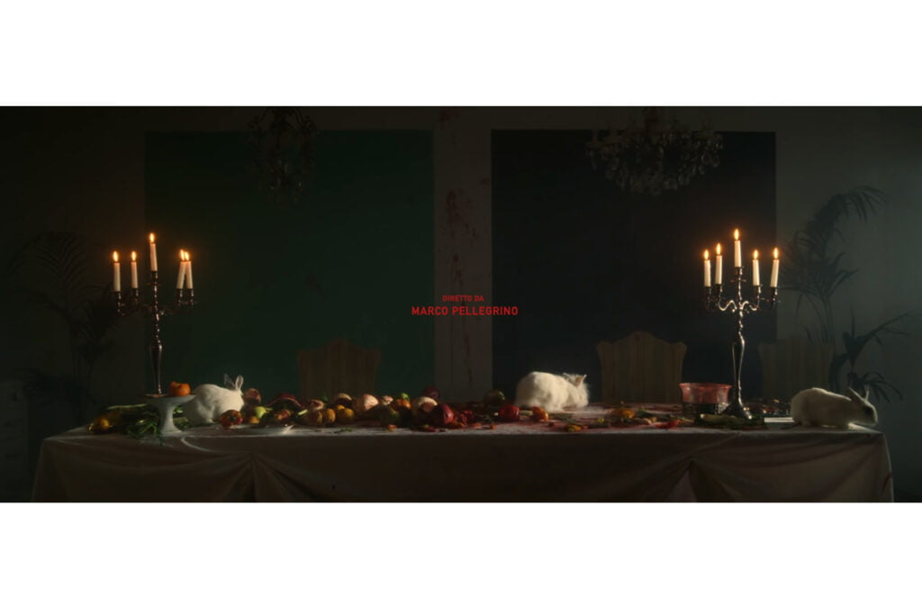 Allestimento scenografico con gestione dei volumi e della luce per videoclip. Atmosfera dark e suggestiva creata per la performance della band